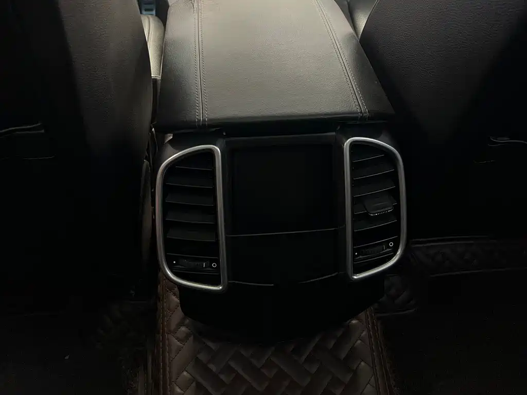 Porsche Cayenne 2017 — фото 12
