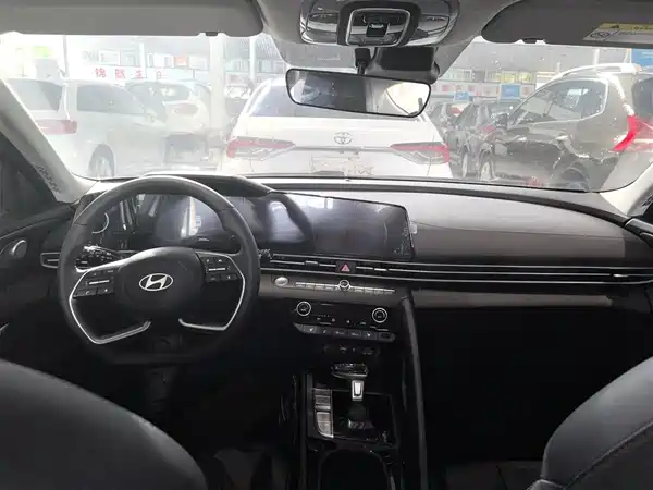 Hyundai Elantra 2023
