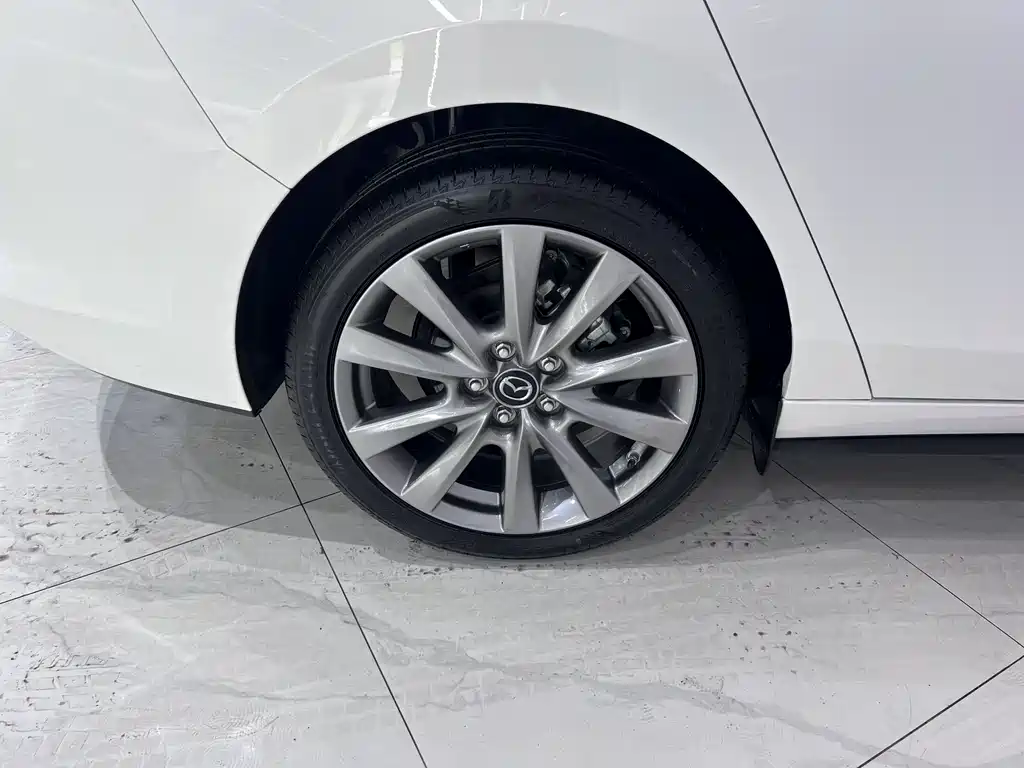 Mazda 3 Axela 2022 — фото 19