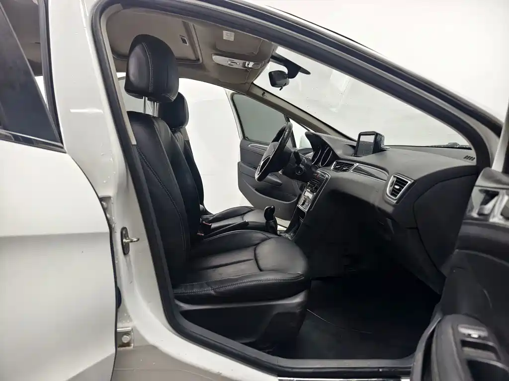 Peugeot 308 2013 — фото 14