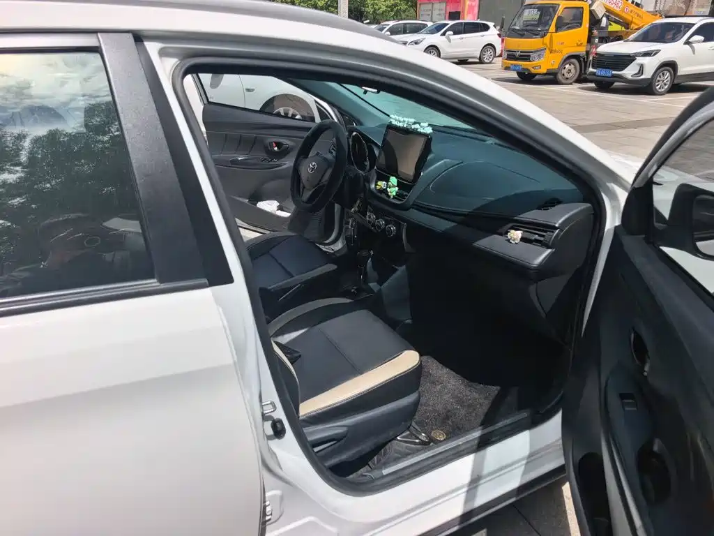 Toyota Yaris L 2021 — фото 20