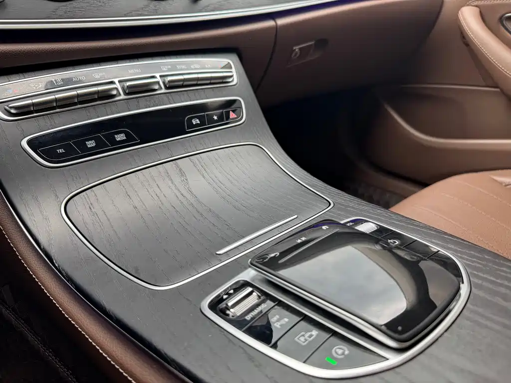 Mercedes-Benz E-Class 2023 — фото 18
