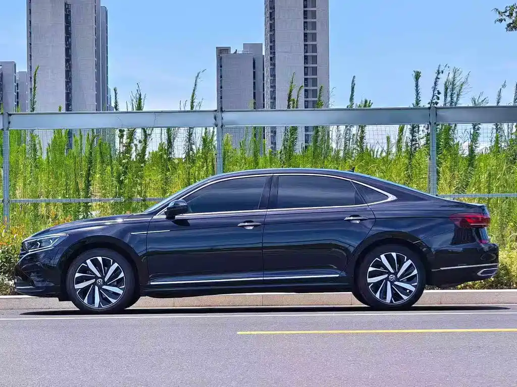 Volkswagen Passat 2025