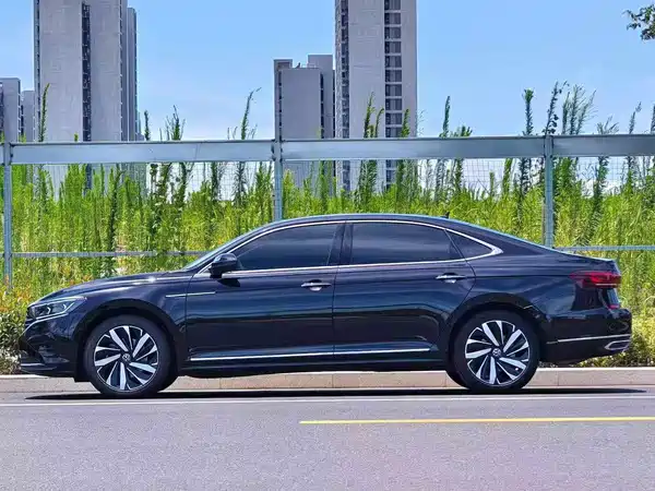 Volkswagen Passat 2025