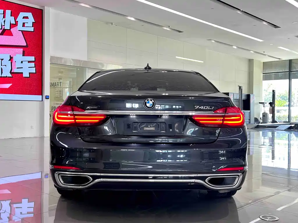 BMW 7 Series 2018 — фото 10