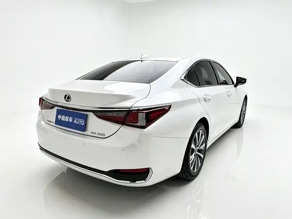 Lexus ES 2020