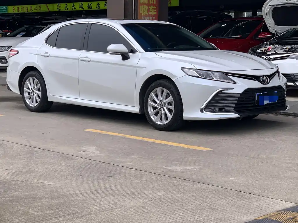Toyota Camry 2022 — фото 3