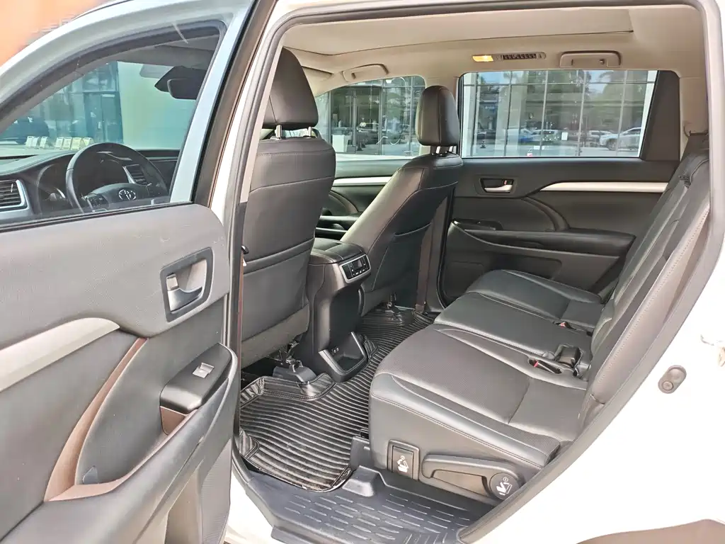 Toyota Highlander 2020 — фото 11