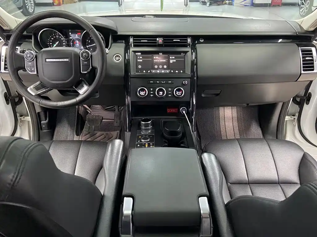 Land Rover Discovery 2018 — фото 9