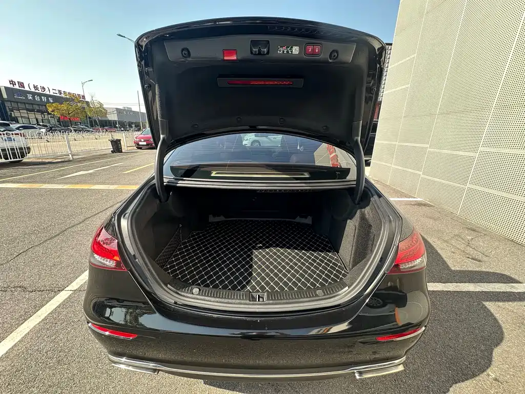 Mercedes-Benz E-Class 2023 — фото 36