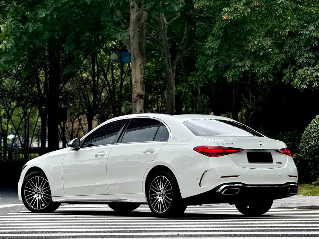 Mercedes-Benz C-Class 2023 — фото 3
