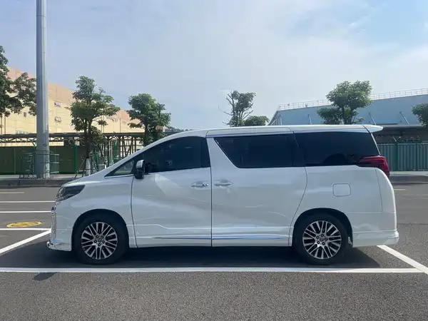 Toyota Alphard 2012