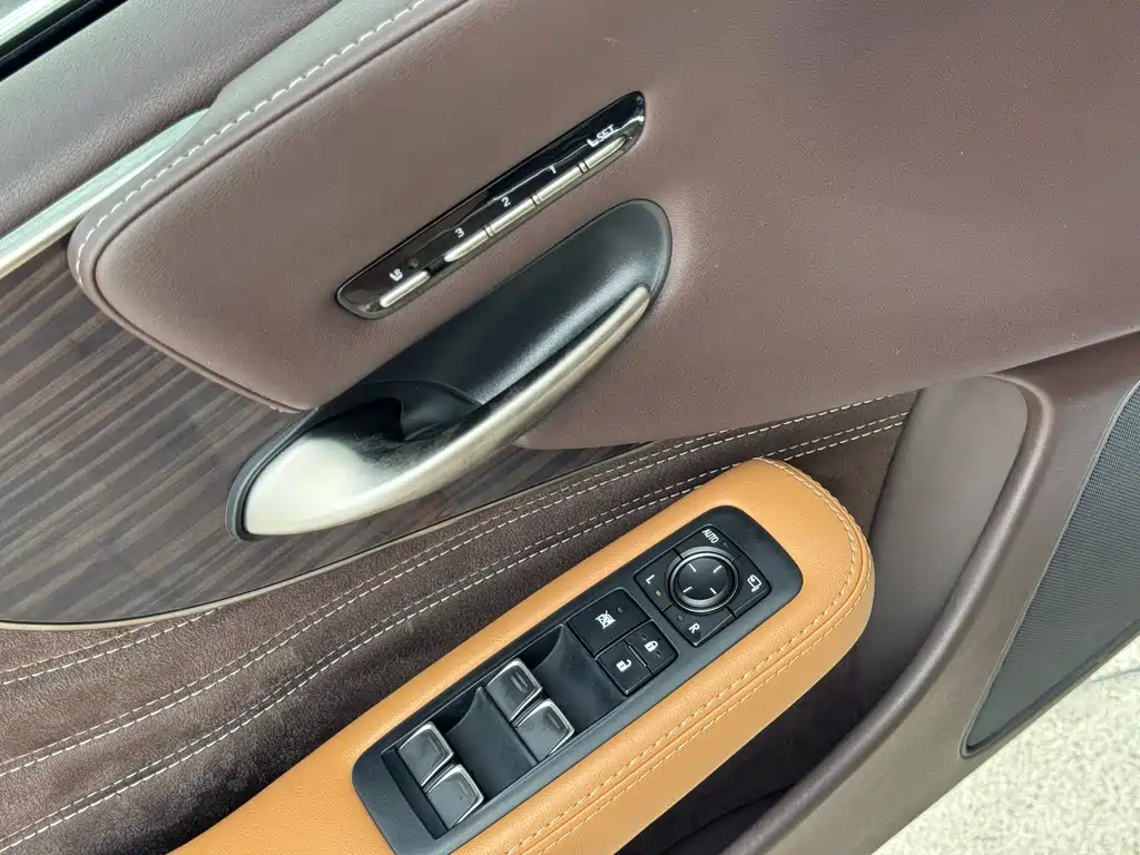 Lexus LS 2019 — фото 14