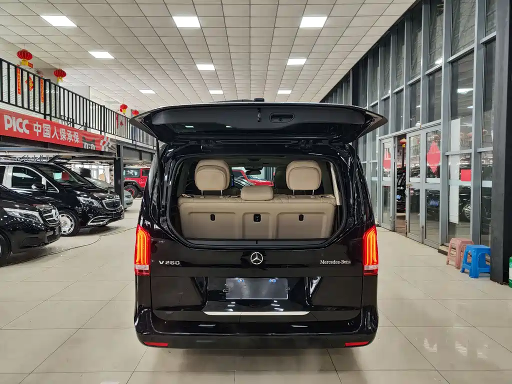 Mercedes-Benz V-Class 2020 — фото 27