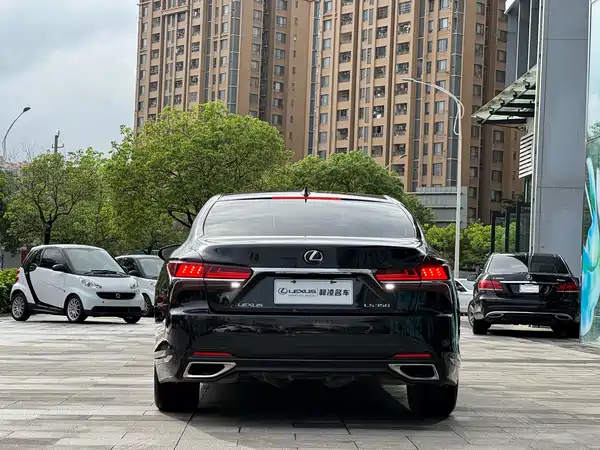 Lexus LS 2018