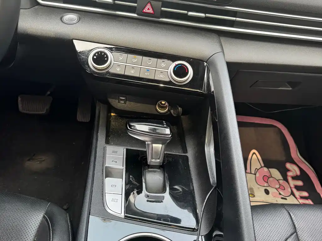Hyundai Elantra 2022 — фото 12