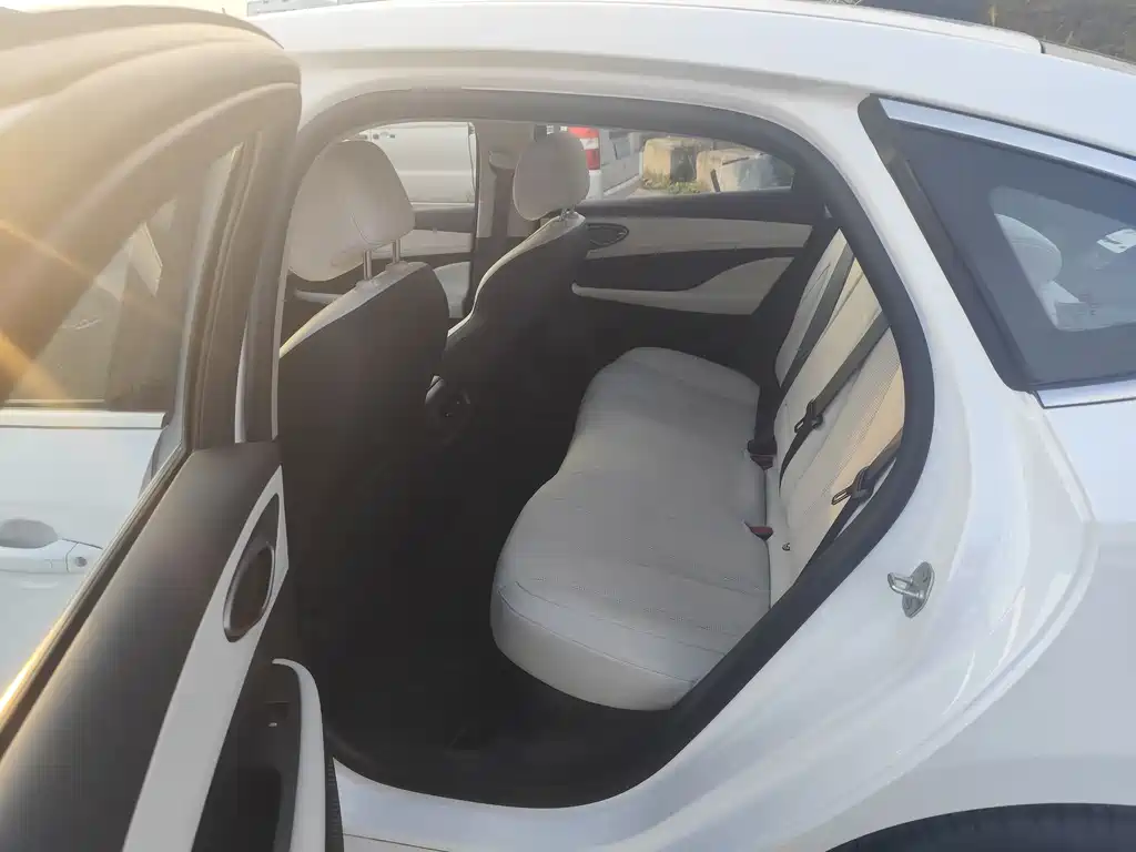 BYD Seal 05 DM-i 2025 — фото 10