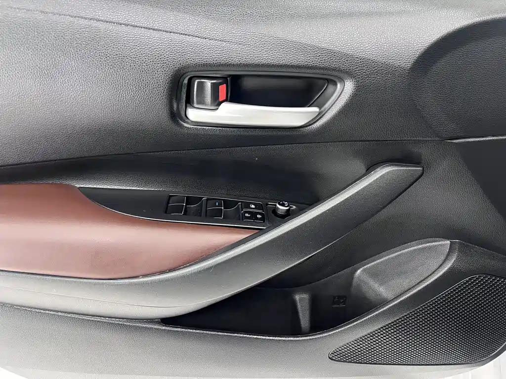 Toyota Corolla 2022 — фото 11