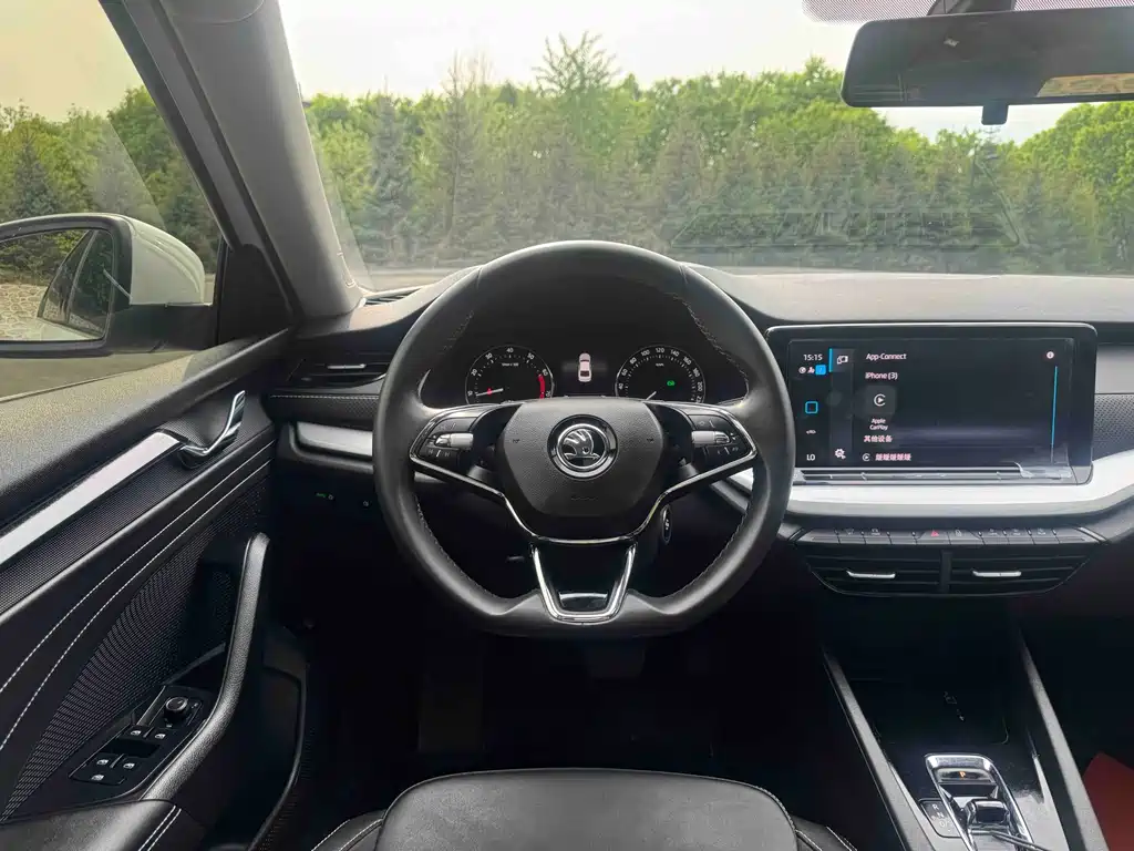 Skoda Octavia 2023 — фото 16
