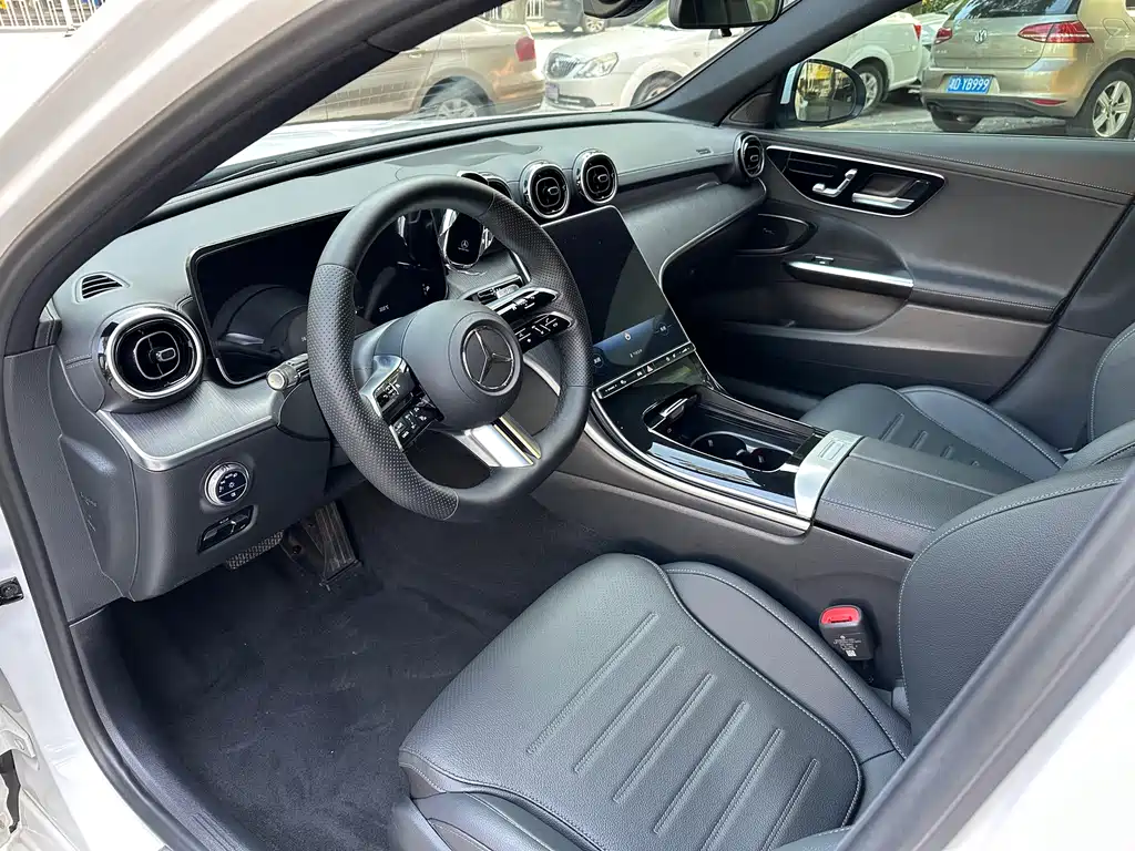 Mercedes-Benz C-Class 2025 — фото 4