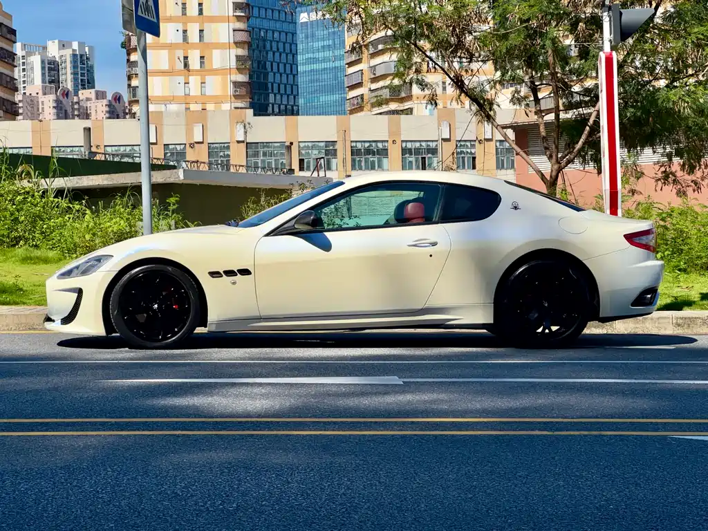 Maserati GranTurismo 2017 — фото 4