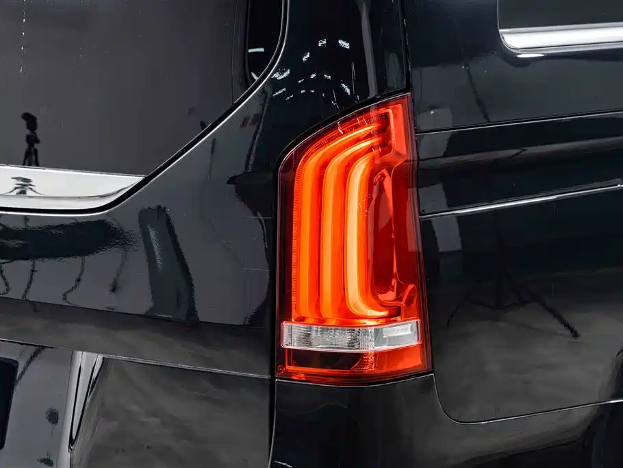 Mercedes-Benz V-Class 2023 — фото 8