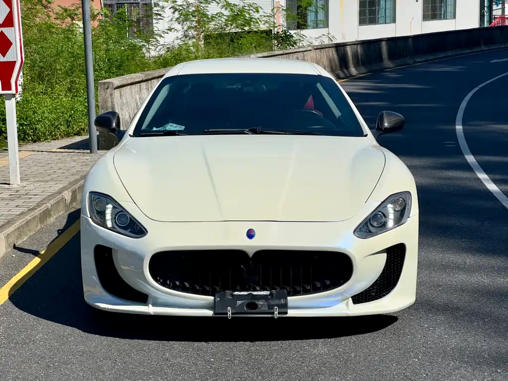 Maserati GranTurismo 2017 — фото 2