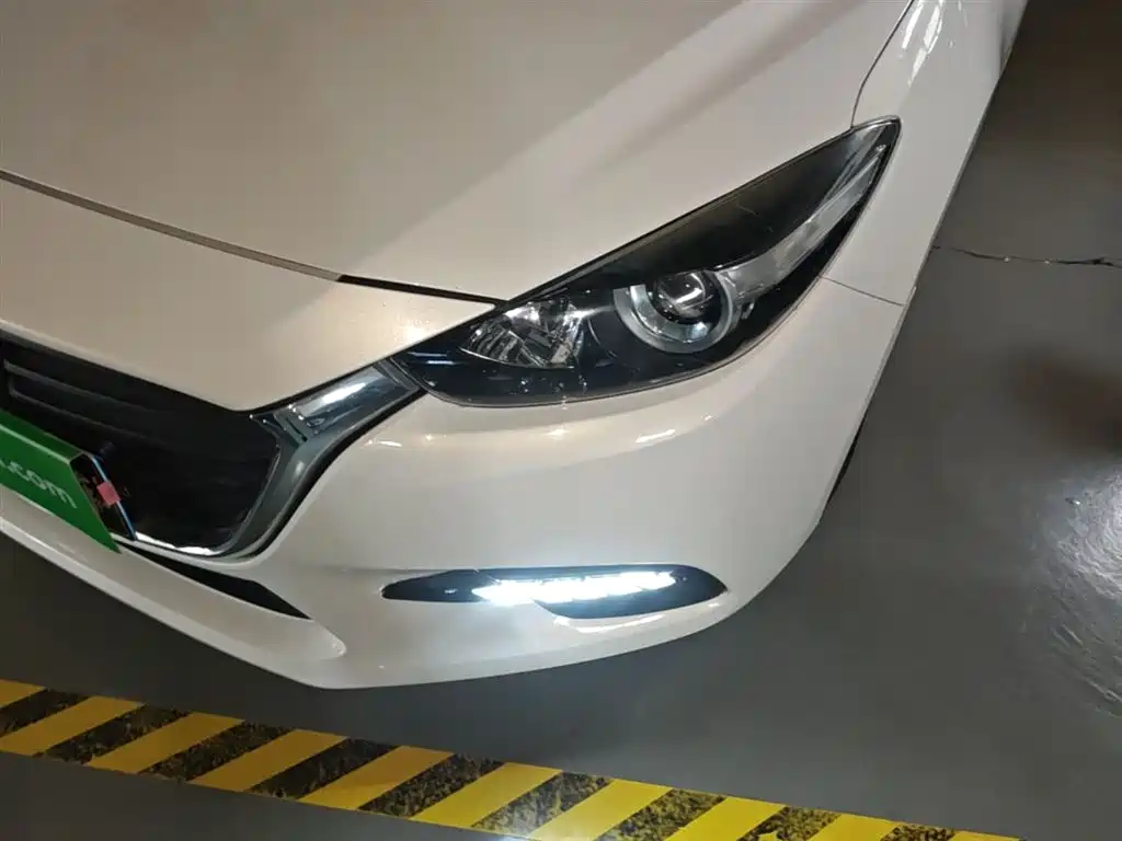 Mazda 3 Axela 2017 — фото 24