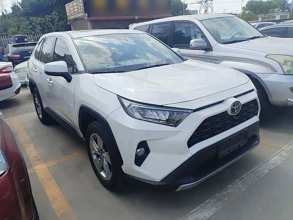 Toyota RAV4 2020 — фото 4