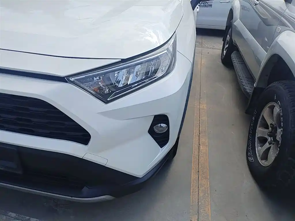 Toyota RAV4 2020 — фото 24