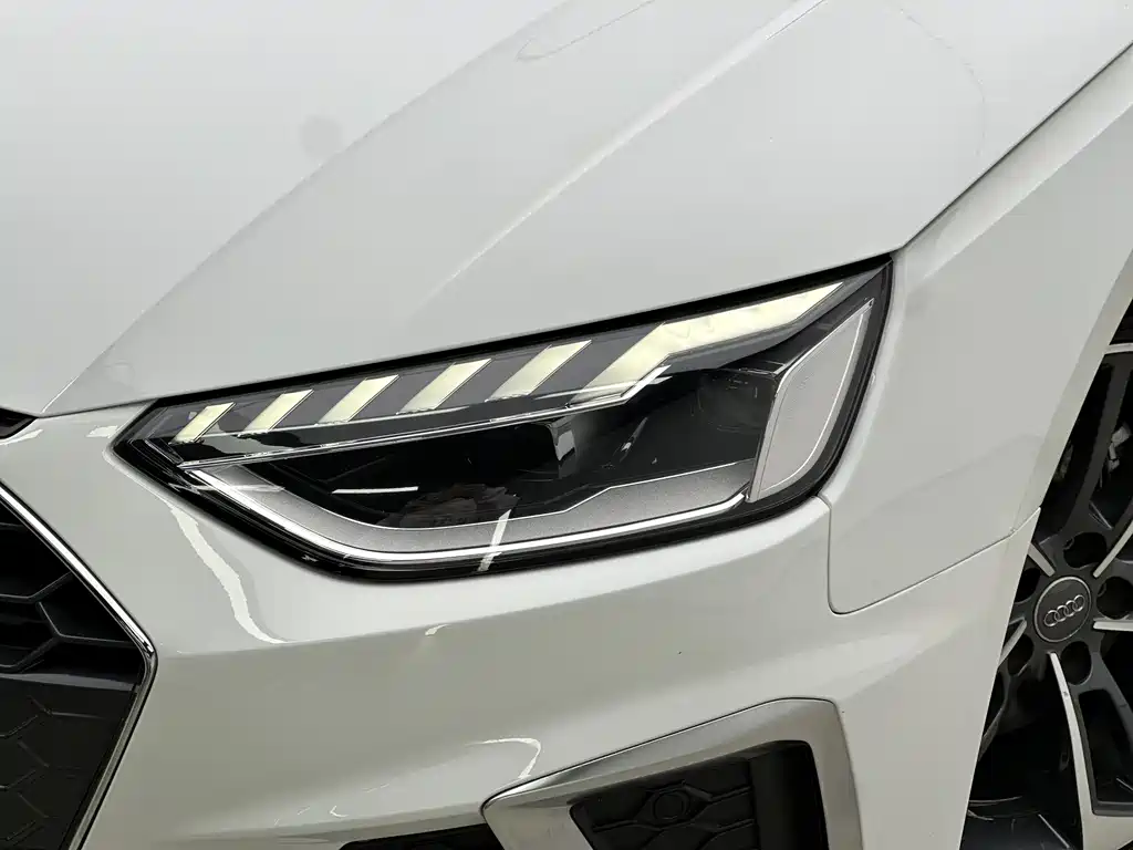 Audi A4L 2022 — фото 12