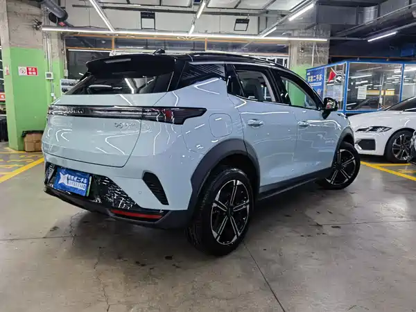 Lynk & Co 06 EM-P 2023