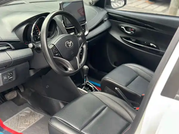 Toyota Yaris L 2023