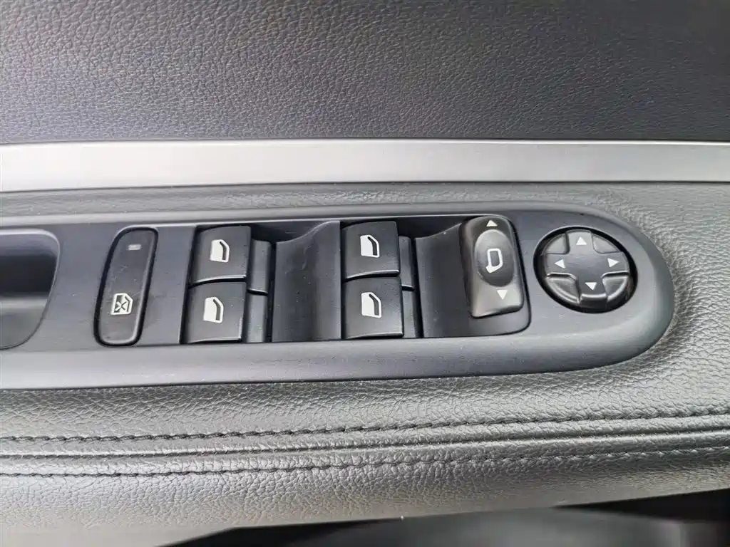 Peugeot 3008 2019 — фото 9