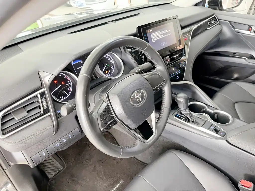 Toyota Camry 2022 — фото 8