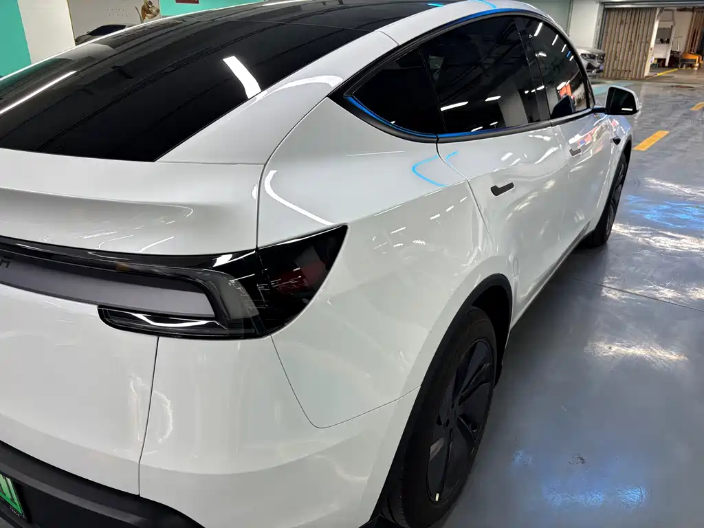 Tesla Model Y 2025 — фото 18