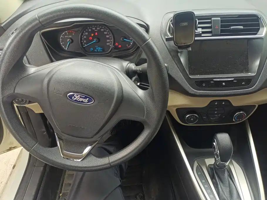 Ford Escort 2018 — фото 12