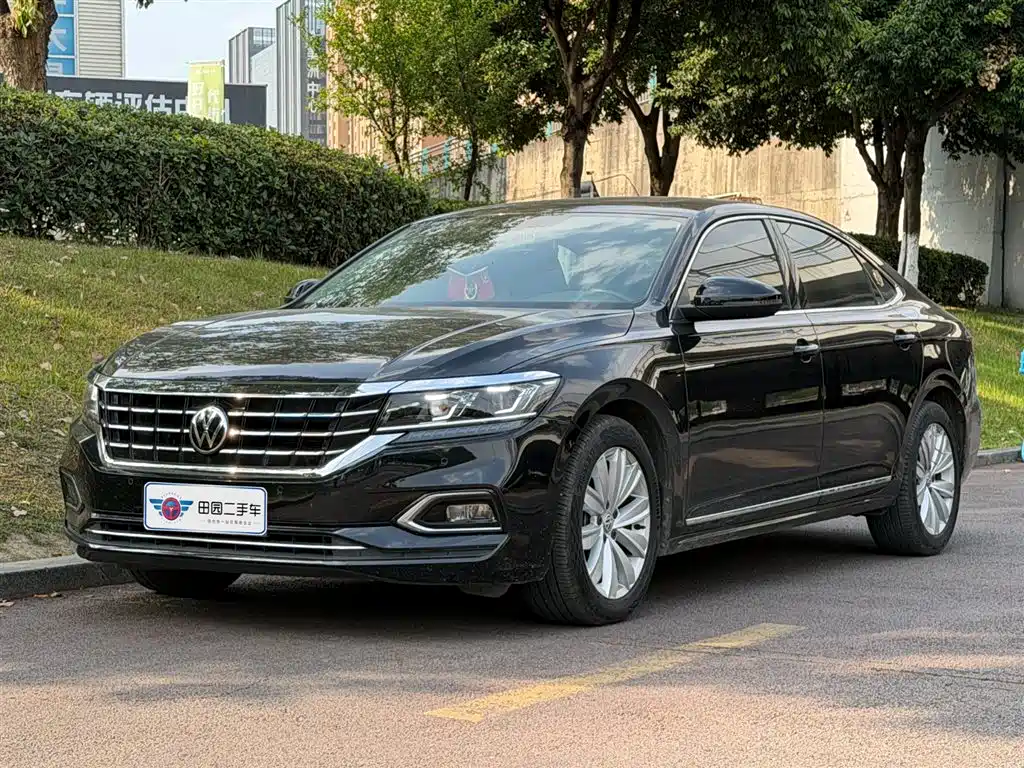 Volkswagen Passat 2019 — фото 1