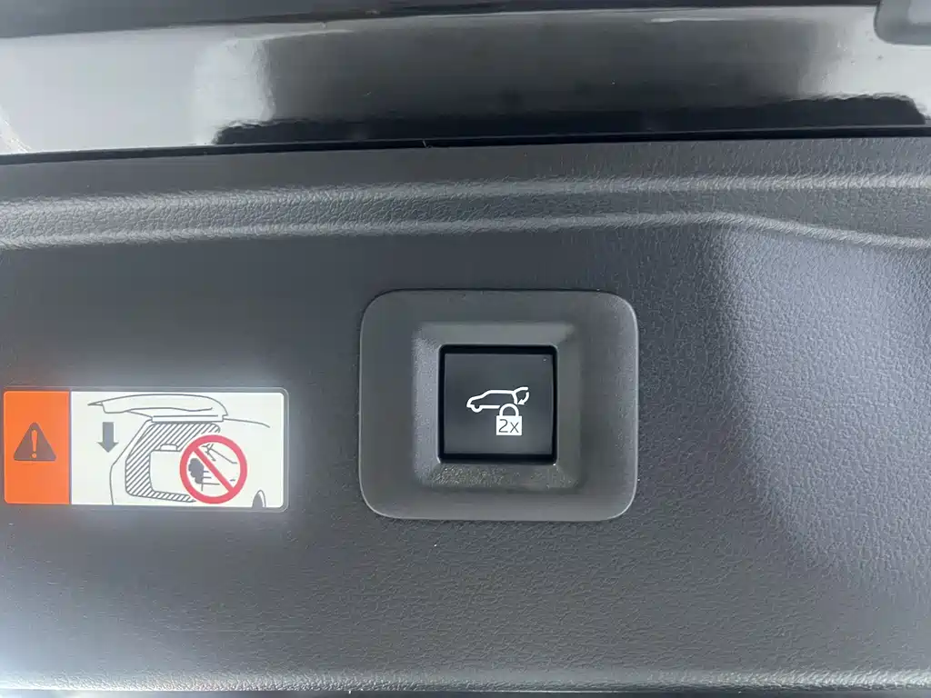 Toyota Alphard 2023 — фото 28