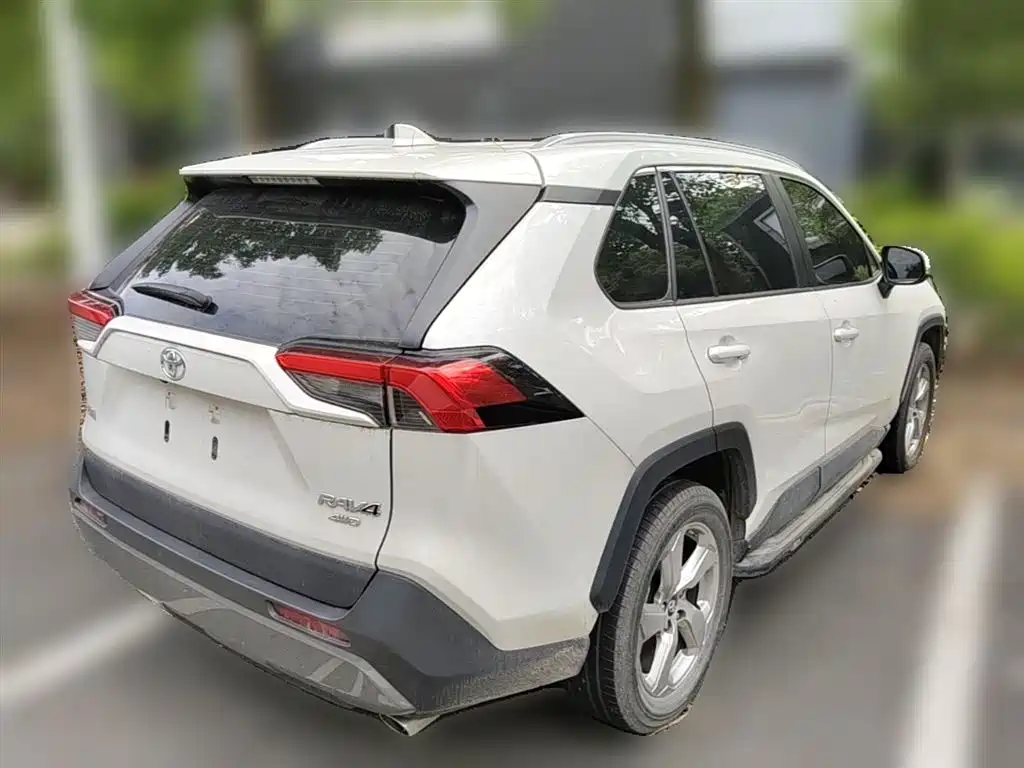Toyota RAV4 2021 — фото 12