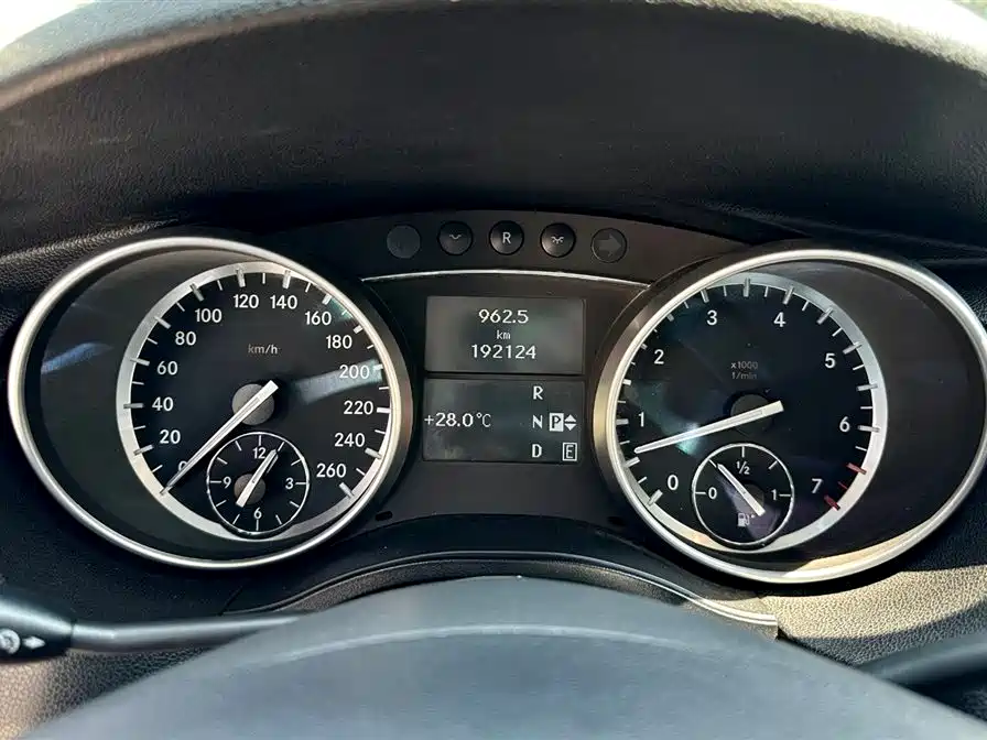 Mercedes-Benz R-Class 2015 — фото 27