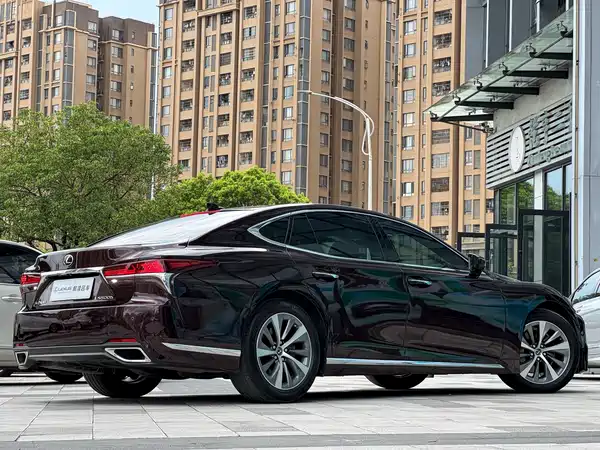 Lexus LS 2019