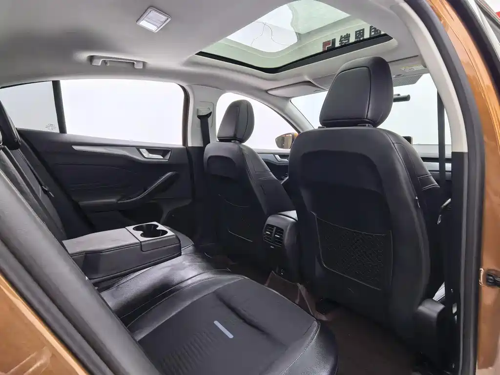 Ford Focus Active 2020 — фото 9
