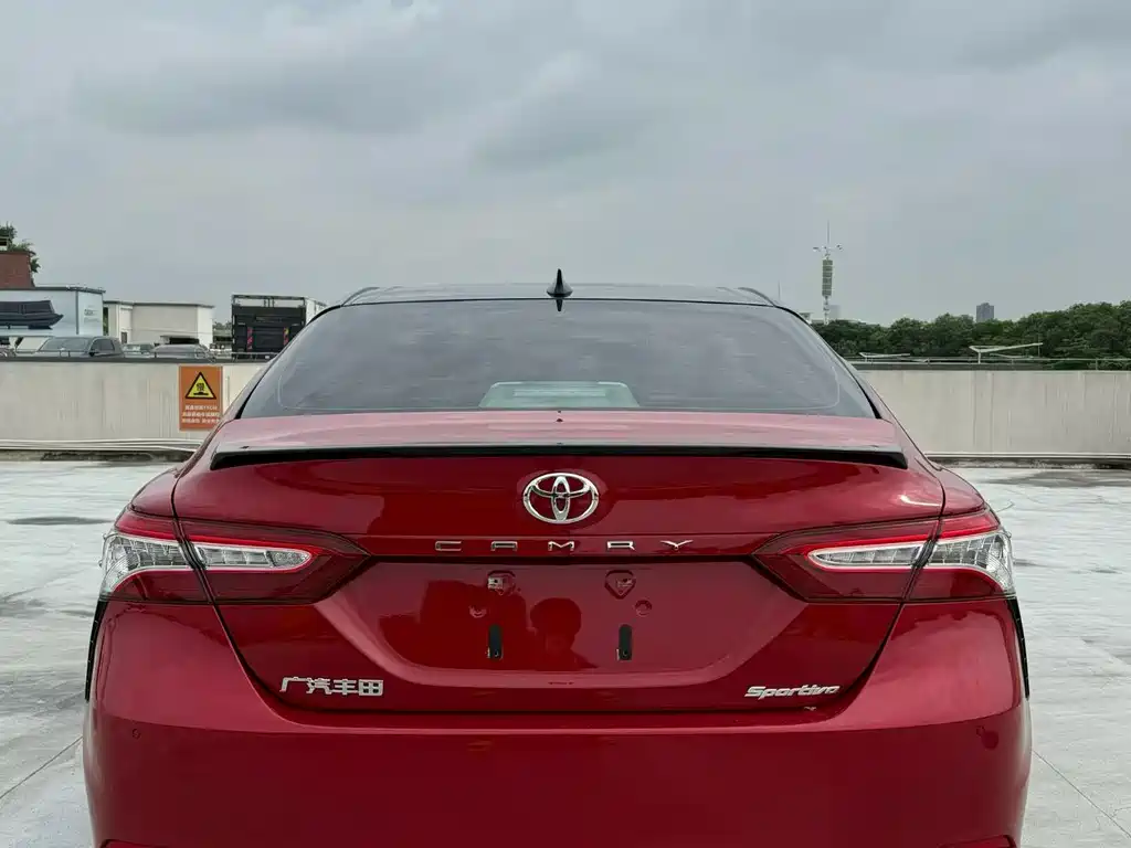 Toyota Camry 2022 — фото 6