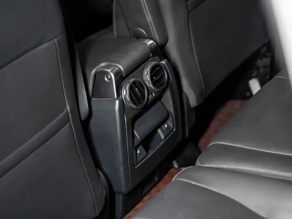 Land Rover Discovery 2016 — фото 20