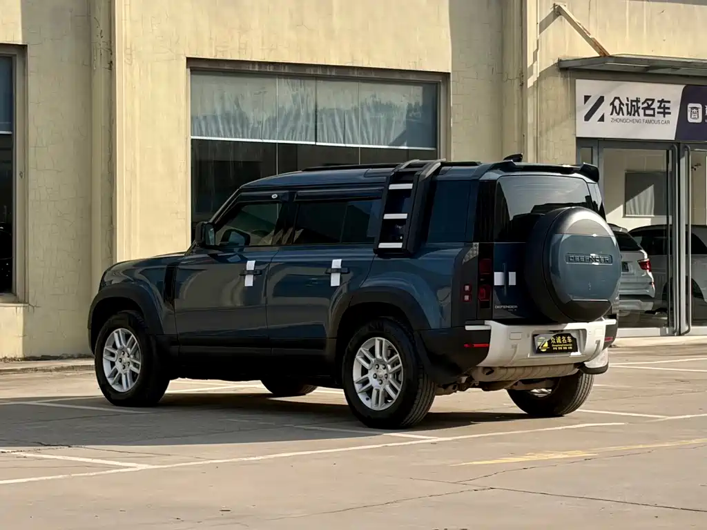 Land Rover Defender 2021 — фото 15