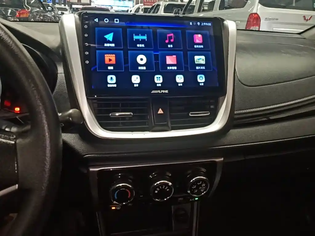 Toyota Yaris L 2020 — фото 13