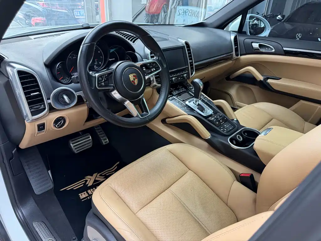 Porsche Cayenne 2015 — фото 18