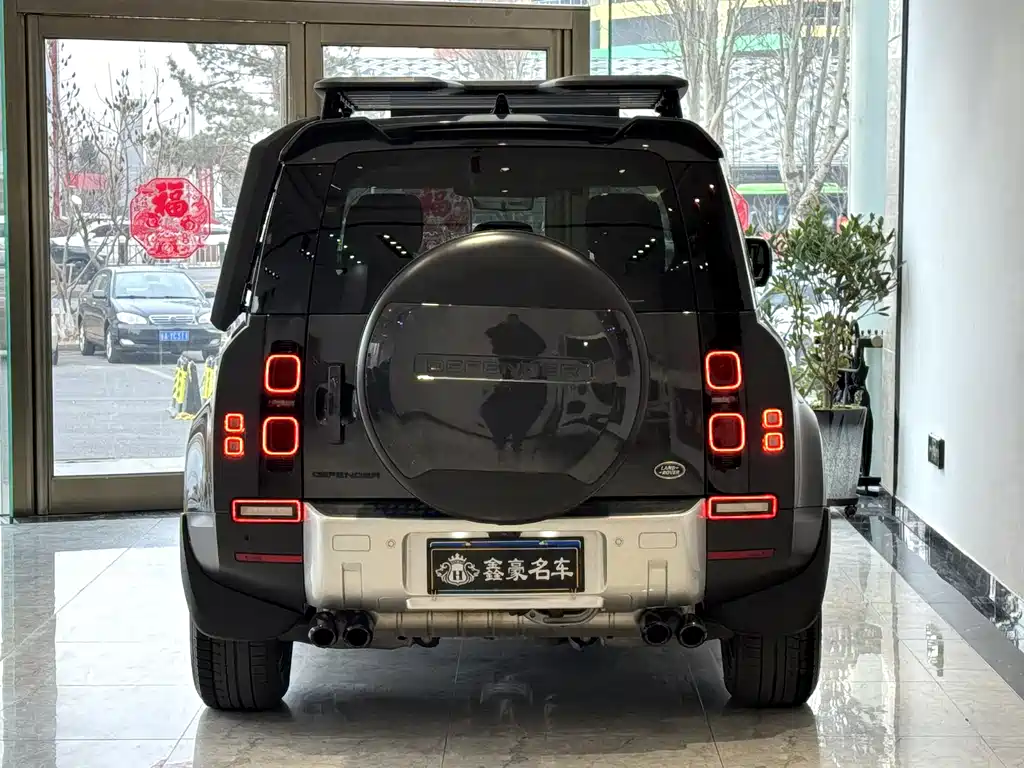 Land Rover Defender 2022 — фото 24
