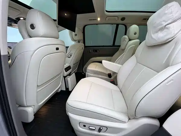 Li Auto i8 2025